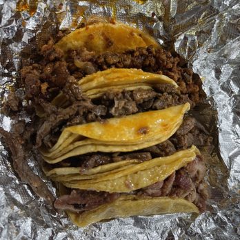 Tacos & Mariscos El Parque - Tacos carne asada, chorizo, tripa and carnitas. - Mexican Near Me - Gardena, California