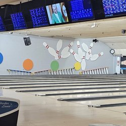 Harbor Lanes - Crapola against the walls.