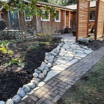 Diamond Landscapes - Flagstone Pathway - Landscaping Near Me