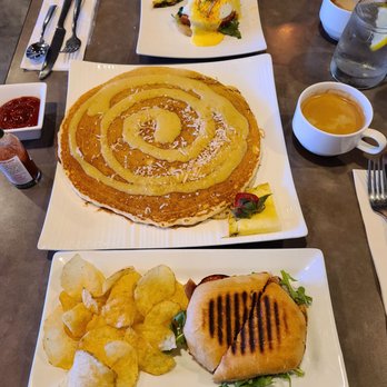 Moena Café - Cafes Near Me - Honolulu, Hawaii