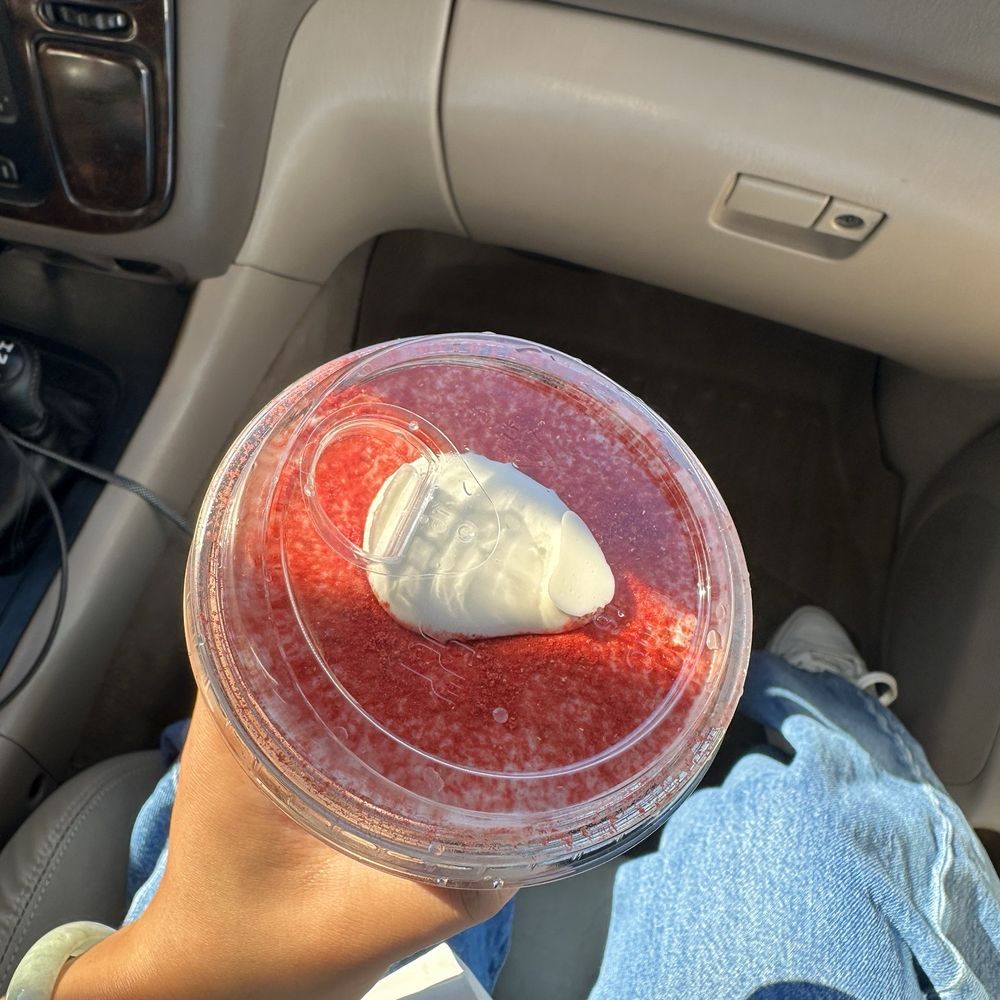 Jasmine strawberries & cream top