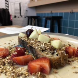 Bird Of Passage - Peanut toast with fruit