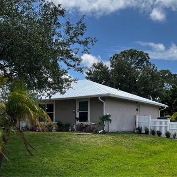 FoxHaven Roofing Group - Side view of new metal roof - Roofing Near Me - Jensen Beach, Florida FoxHaven Roofing Group - Side view of new metal roof - Roofing Near Me - Jensen Beach, Florida