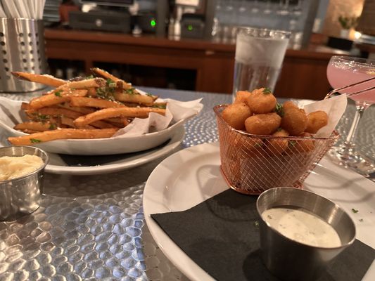 Blvd Tavern by null