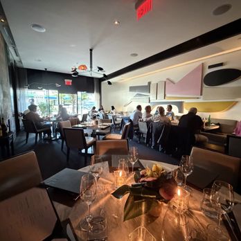 Hawksworth Restaurant - Dining room - Canadian (New) Near Me - Vancouver, British Columbia