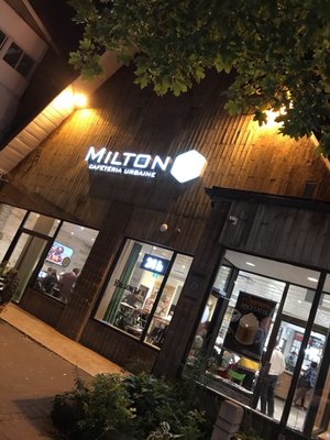 Milton B - Cafétéria urbaine by null