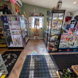 Samaritan Smoke Shop - A look through our glass and accessories selection.