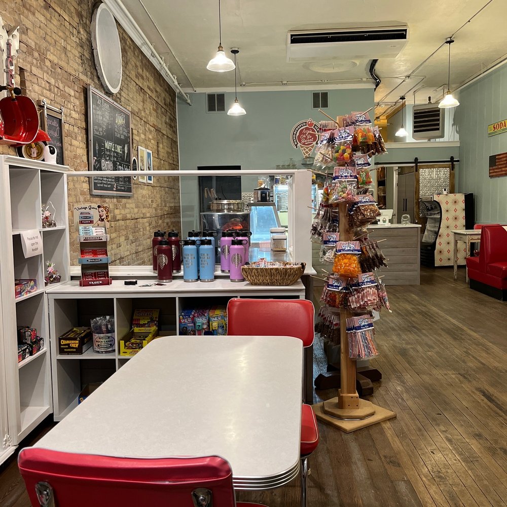 Ivy's Oh So Sweet - the inside of the store - Desserts Near Me - Richmond, Illinois Ivy's Oh So Sweet - the inside of the store - Desserts Near Me - Richmond, Illinois
