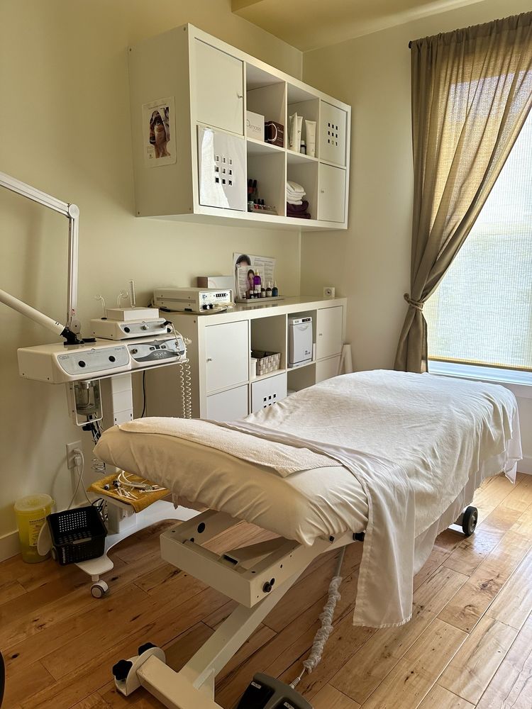 Wellness On Whyte Logo