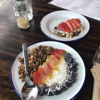 Cafe Smitten - Greek Yogurt Bowl & Nutella/Hazelnut Toast - Coffee & Tea Near Me - Bakersfield, California