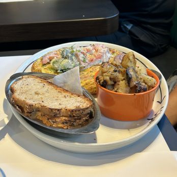 L’Avenue - Omelette with feta cheese - Breakfast & Brunch Near Me - Toronto, Ontario