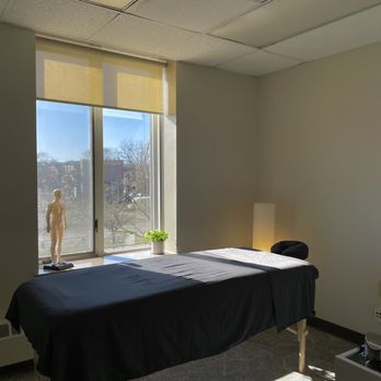 Nord Ro Clinic - Acupuncture Treatment Room - Chiropractors Near Me - Chicago, Illinois Nord Ro Clinic - Acupuncture Treatment Room - Chiropractors Near Me - Chicago, Illinois