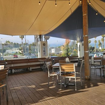 Shoreline Cafe - Patio - Seafood Near Me - Santa Barbara, California