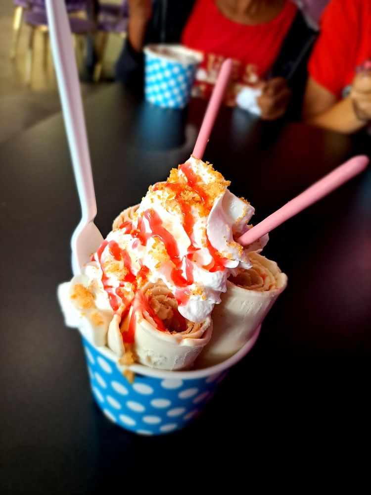 Classy Scoops Ice Cream Lounge  Logo