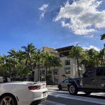 Waikīkī - Lots of cars driving by. Pedestrians better wait. - Hotels Near Me - Honolulu, Hawaii Waikīkī - Lots of cars driving by. Pedestrians better wait. - Hotels Near Me - Honolulu, Hawaii