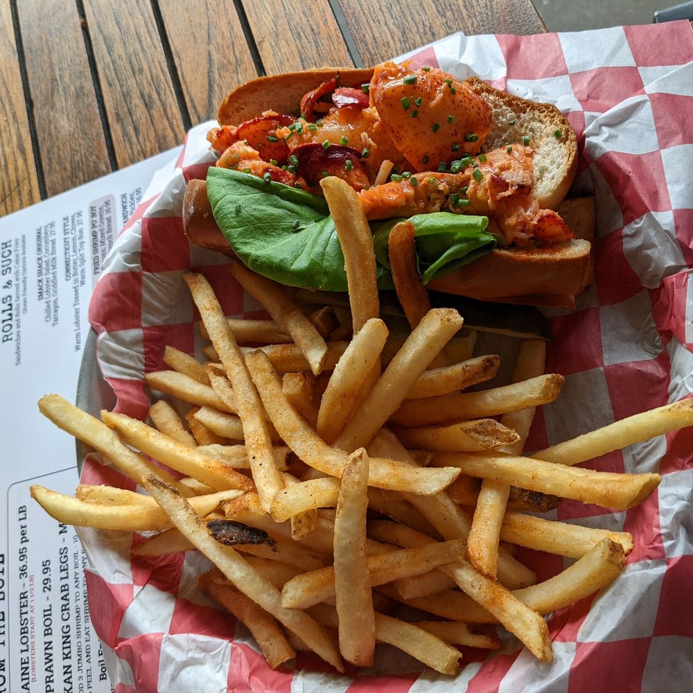 Smack Shack - Connecticut roll with lettuce, chives and Cajun fries - Seafood Near Me - Minneapolis, Minnesota Smack Shack - Connecticut roll with lettuce, chives and Cajun fries - Seafood Near Me - Minneapolis, Minnesota