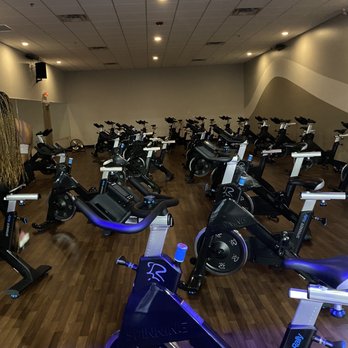 Gold's Gym - Spin class room - Gyms Near Me - Daytona Beach, Florida Gold's Gym - Spin class room - Gyms Near Me - Daytona Beach, Florida
