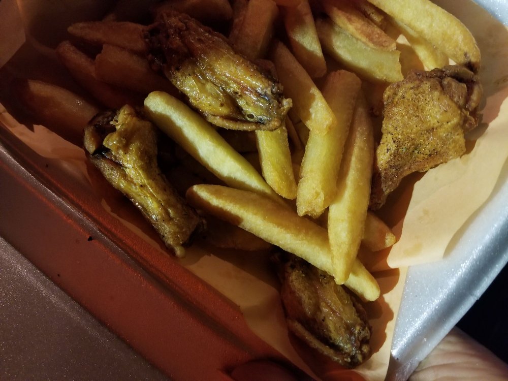 CRACKER JACK’S BAR & GRILL Updated August 2024 14 Reviews 207 Keefer Rd, Thorold, Ontario