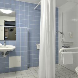 B&B Hotel Darmstadt - Barrierefreies Bad