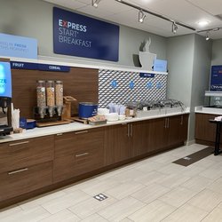 Holiday Inn Express & Suites Lexington W - Versailles - Breakfast bar