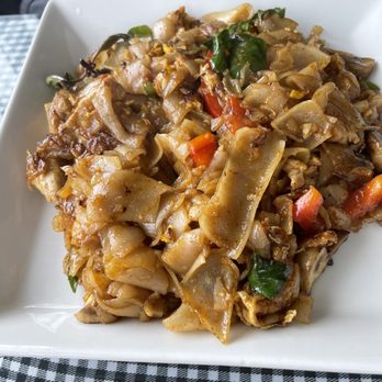 Om Thai Cuisine - Pad See Ew - Thai Near Me - Oak View, California Om Thai Cuisine - Pad See Ew - Thai Near Me - Oak View, California
