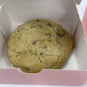 Crumbl - Lutz - Milk chocolate cookie - Bakeries Near Me - Lutz, Florida
