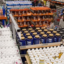 Costco - Estanterías llenas de productos