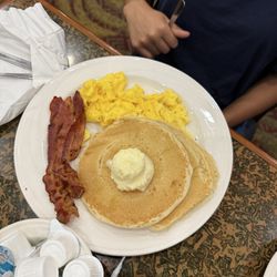 Carnegie's Cafe - Deuces Wild $10