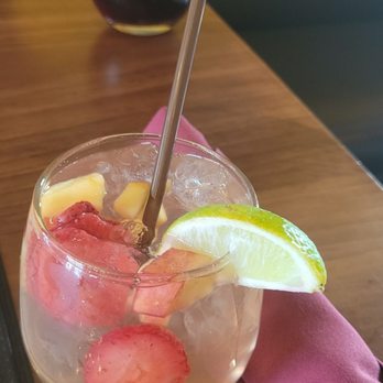 Baracoa Cuban Restaurant - White and Red Sangria - Cuban Near Me - Palmdale, California