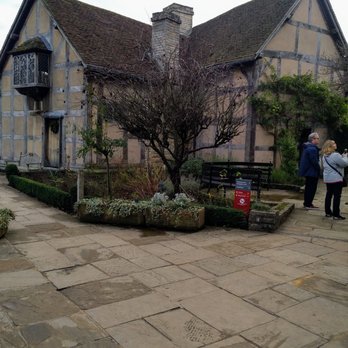 Shakespeare's Birthplace - Courtyard just before entering the birthplace - Landmarks & Historical Buildings Near Me - Stratford-Upon-Avon, WAR