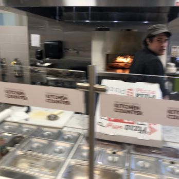 Gelson's Manhattan Beach - Friendly & Helpful pizza maker - Grocery Near Me - Manhattan Beach, California