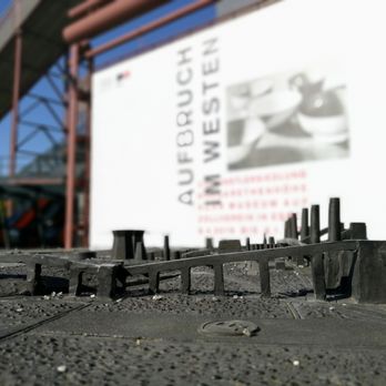 Ruhr Museum - Es ist die Ausstellung "Aufbruch im Westen. Die Künstlersiedlung Margarethenhöhe", die mich ins Ruhrmuseum führt. - Museums Near Me - Essen, NW Ruhr Museum - Es ist die Ausstellung "Aufbruch im Westen. Die Künstlersiedlung Margarethenhöhe", die mich ins Ruhrmuseum führt. - Museums Near Me - Essen, NW