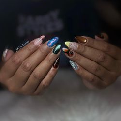 2EM Nail Place