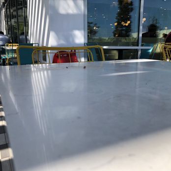 Tender Greens - Table more than 30 min after being bussed - not wipes down like all the other tables. - New American Near Me - El Segundo, California