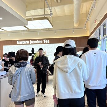 Molly Tea - interior - Bubble Tea Near Me - Cupertino, California Molly Tea - interior - Bubble Tea Near Me - Cupertino, California