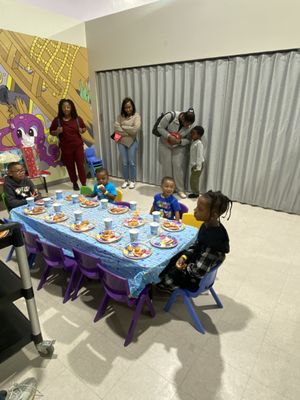 Kanga's Indoor Playcenter & Cafe