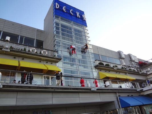 DECKS Tokyo Beach by null