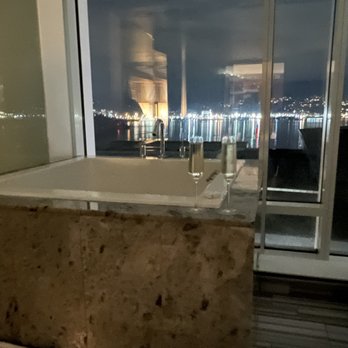Fairmont Pacific Rim - Bathroom with a great view - Hotels Near Me - Vancouver, British Columbia Fairmont Pacific Rim - Bathroom with a great view - Hotels Near Me - Vancouver, British Columbia