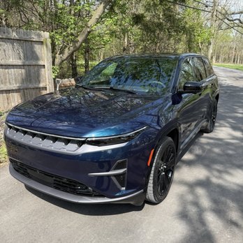 Ajoyib egri chiziqli onalar ishtirokidagi porno