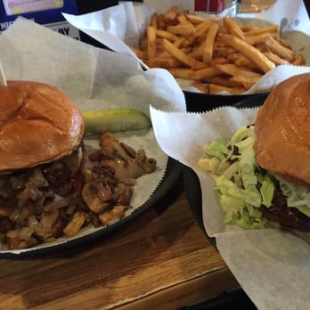 Copper Mug - Sports Bars Near Me - Walled Lake, Michigan