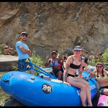 Whitewater Adventures - Taking lunch - Rafting/Kayaking Near Me Whitewater Adventures - Taking lunch - Rafting/Kayaking Near Me