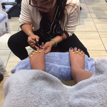 Golden Nails - Nail Salons Near Me - Honolulu, Hawaii
