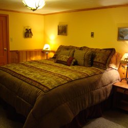 Yellowstone Wildlife Cabins - Moose Bedroom - KB