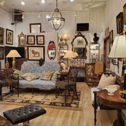 Hyde Park Antiques Center - Gorgeous displays