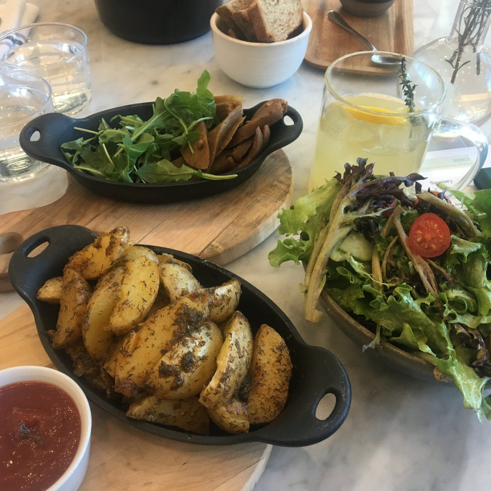 LOV Centropolis - Potatoes, salad and beyond meat sausages - Vegan Near Me - Laval, Quebec