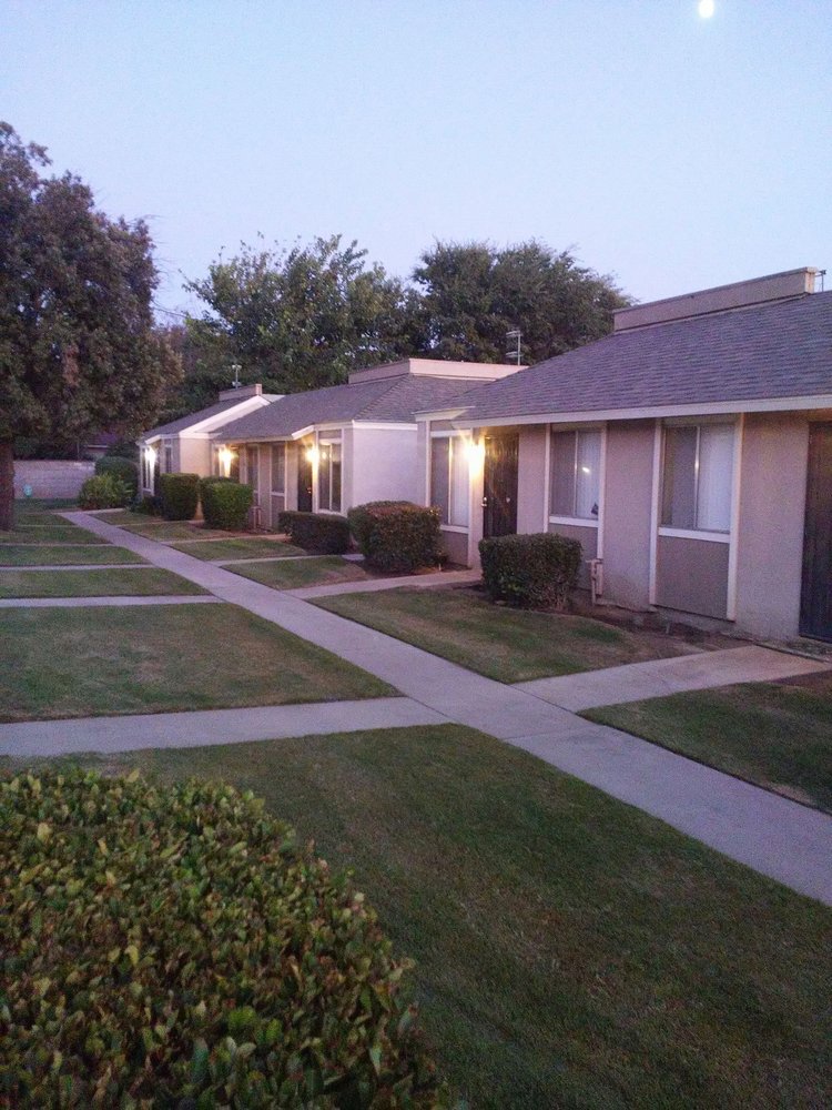 OAK KNOLL APARTMENTS Updated September 2024 2312 N Chestnut Ave