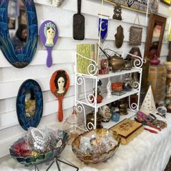 Izzy's Isle - Vintage goods at Izzy's Isle
