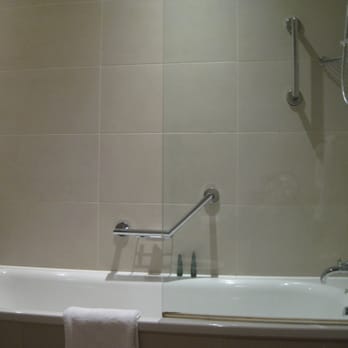 Hilton Liverpool City Centre - Shower and Bath - Hotels Near Me - Liverpool, XMS