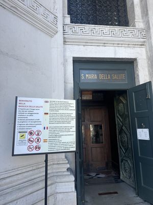 Basilica Santa Maria della Salute by null