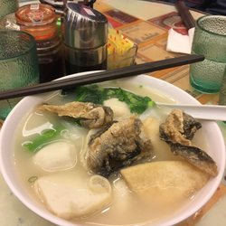 民華魚蛋粉麵 - Fish Ball Hor Fun Noodle Soup 魚蛋河 - HK$25